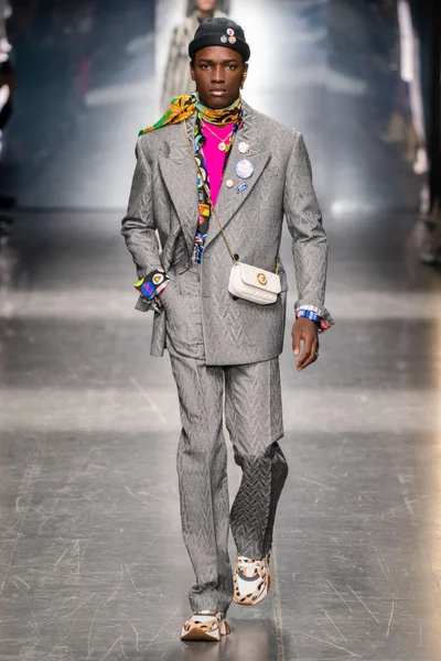 Look 18